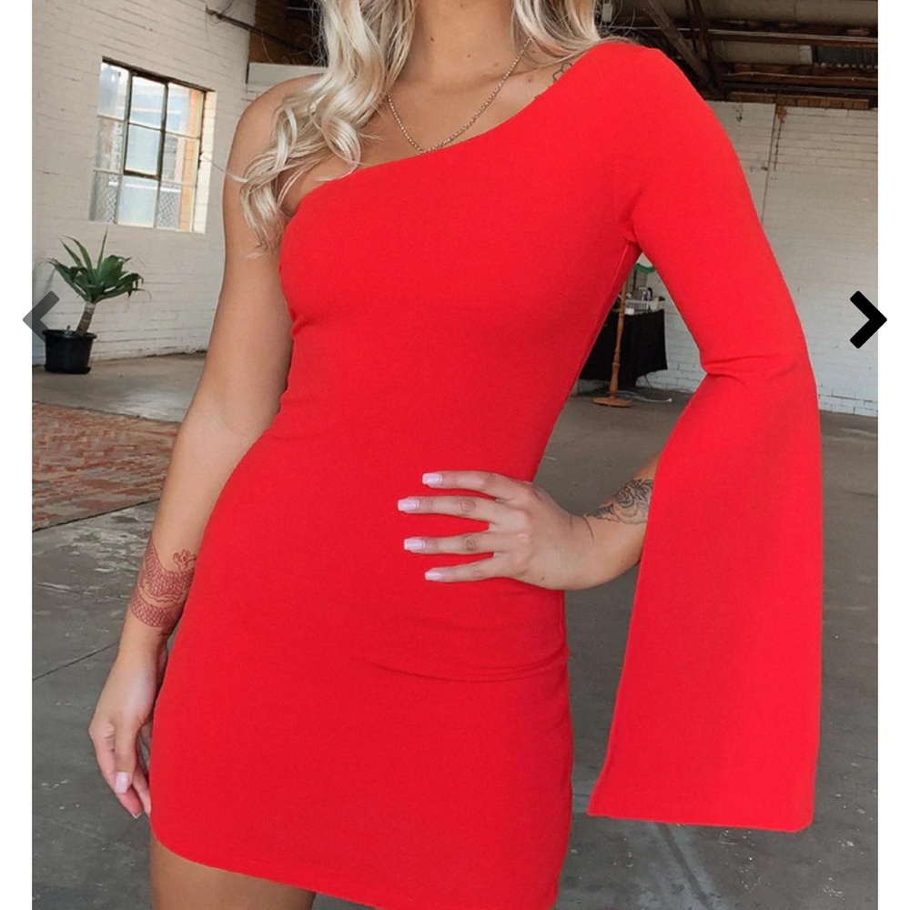 One shoulder cologne red dress. Size US 4 never worn